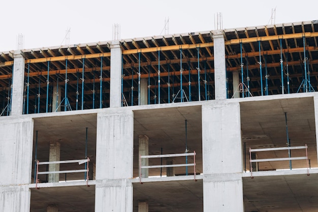 Construcción residencial nueva casa en curso en obra