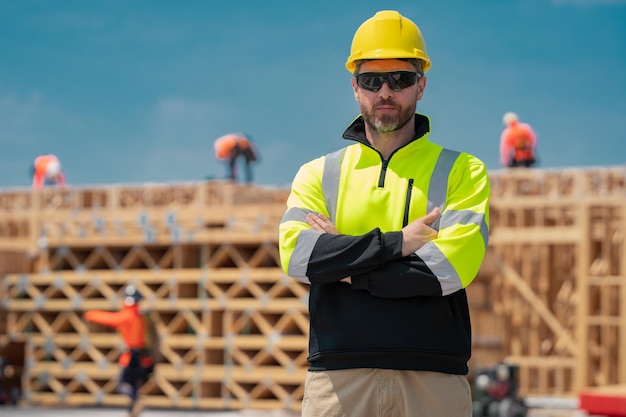 Constructor de la construcción en la construcción de uniformes en la construcción de edificios constructor de fondo en la constru