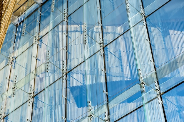 Foto constructor de ventanas de vidrio transparente azul