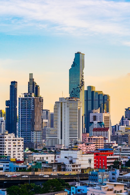 Construindo com o céu em bangkok, tailândia