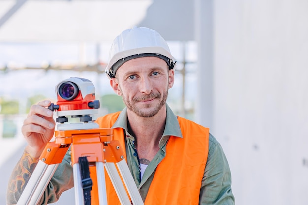 Construtor de engenharia com câmera de nivelamento automático, trabalho de nivelamento, pesquisa, construção, construção, aparência inteligente