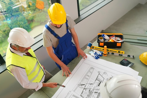 Construtor no canteiro de obras