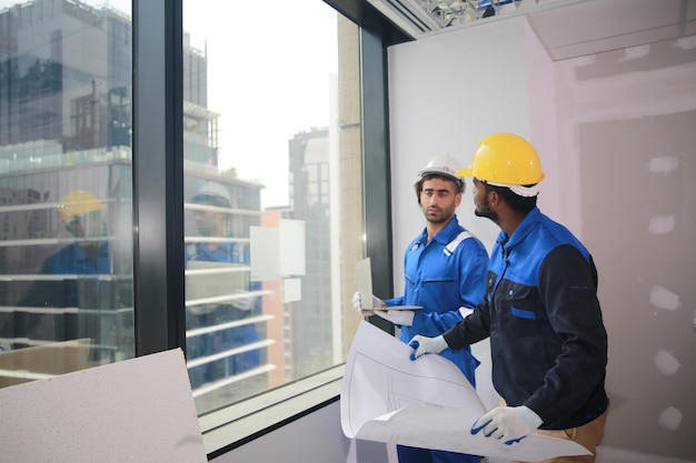 Construtor no canteiro de obras