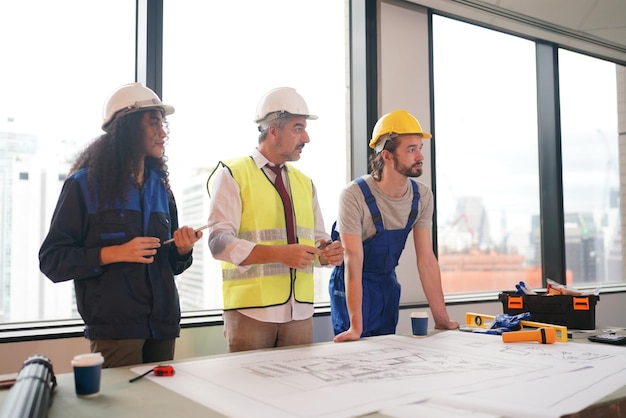 Construtor no canteiro de obras