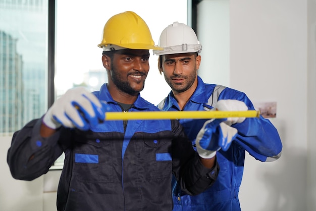 Construtor no canteiro de obras