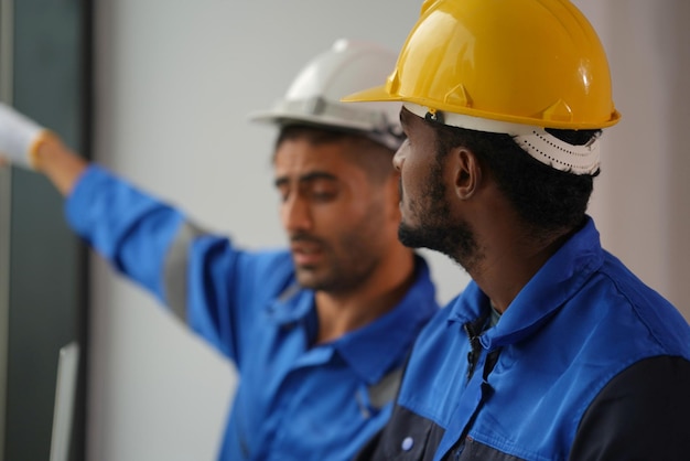 Construtor no canteiro de obras