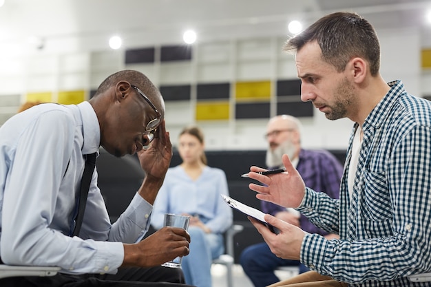 Consulta de hombre africano en salud mental