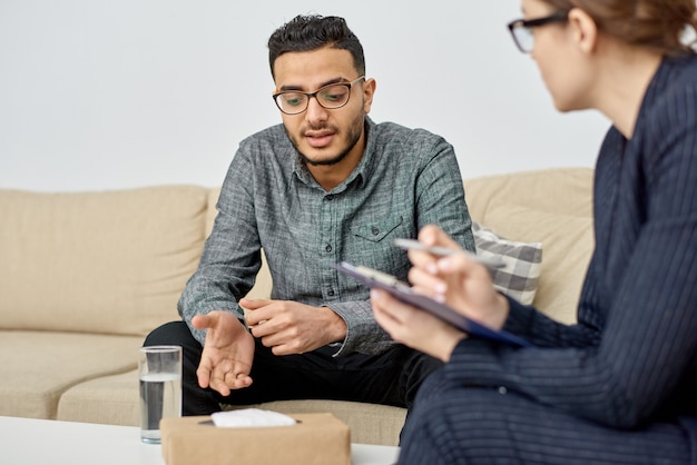 Consulting Patient no Modern Office