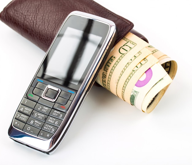 Contabilidade. dinheiro, bolsa e celular na mesa.