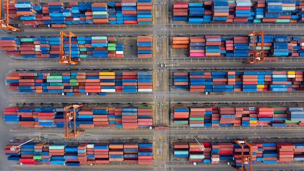 Container Box Lagerung und der Seehafen International Luftaufnahme von oben