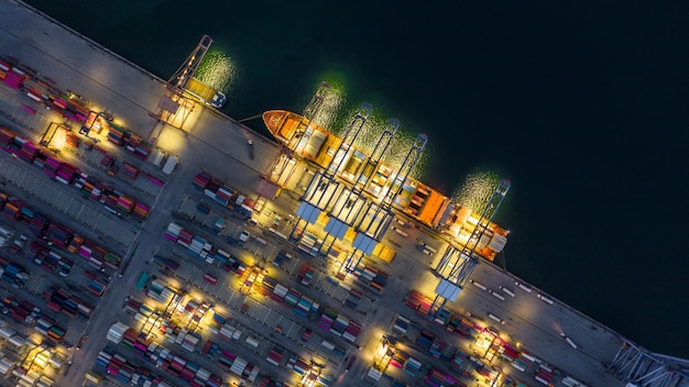 Containerschiff globales Unternehmen Frachtschifffahrt Import Export Logistik und Transport.