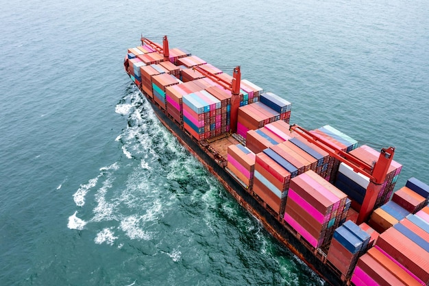 Containerschiffsunternehmen und Industrieservice exportieren und importieren Fracht per Seecontainer