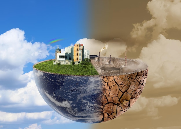 Contaminación ambiental Collage dividido en Tierra limpia y contaminada contra el cielo Globo partido por la mitad con edificios y hierba verde en un lado y suelo agrietado con fábricas en el otro