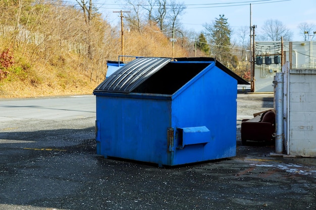 Contenedores de basura para contenedores de recolección reciclables en la calle