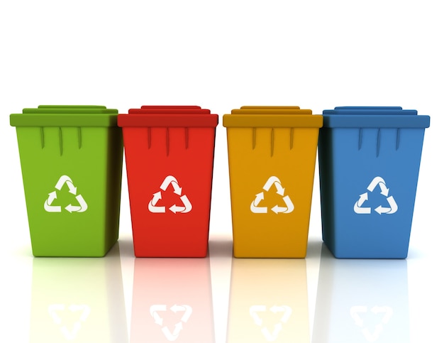 Los contenedores de reciclaje con señales de reciclajes