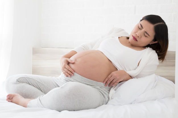 Contracciones estomacales de mujeres embarazadas