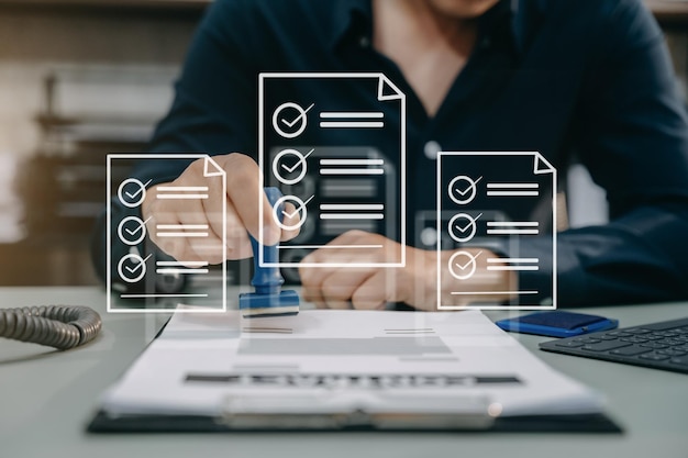 Contrato comercial en línea Firma electrónica exigente gestión de documentos digitales oficina sin papel trabajo manual en la oficina