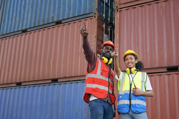 Control de capataz Buque de carga de carga de contenedores industriales en la industria Transporte y logística
