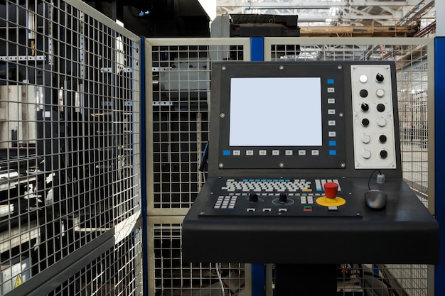 control remoto de una nueva y moderna máquina de metal
