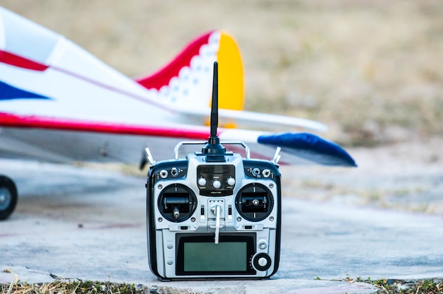 El control remoto de radio para avión