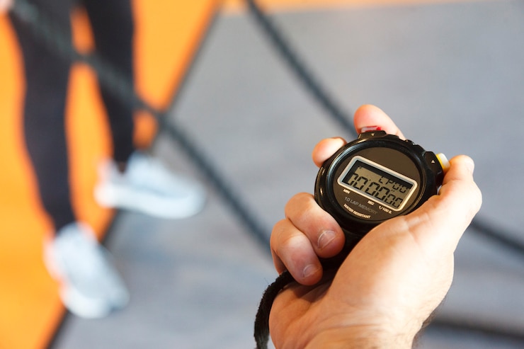 Foto control del tiempo de ejercicio en el gimnasio.