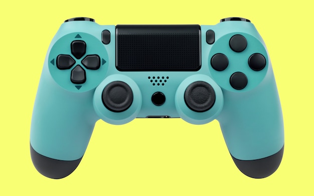 Controlador de jogo azul claro sobre fundo amarelo