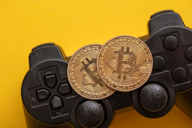 Controlador de videogame de conceito de jogo criptográfico com uma moeda de criptomoeda bitcoin