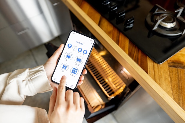 Controlando utensílios de cozinha com um telefone inteligente
