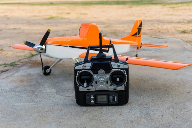 Esse avião de controle remoto é muito cabuloso 😱