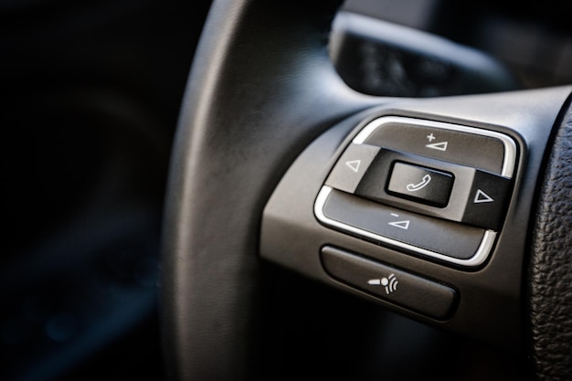 Controles de teléfonos móviles en un coche