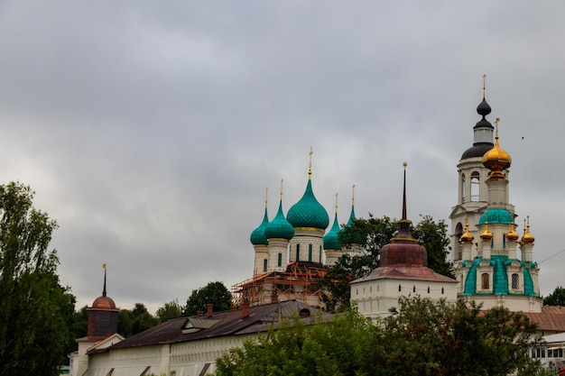 Convento de Vvedensky Tolga em Yaroslavl Rússia Anel dourado da Rússia