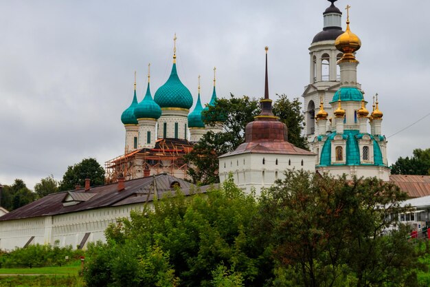 Convento de Vvedensky Tolga en Yaroslavl Rusia Anillo de oro de Rusia