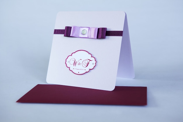 Convites de casamento feitos à mão em papel