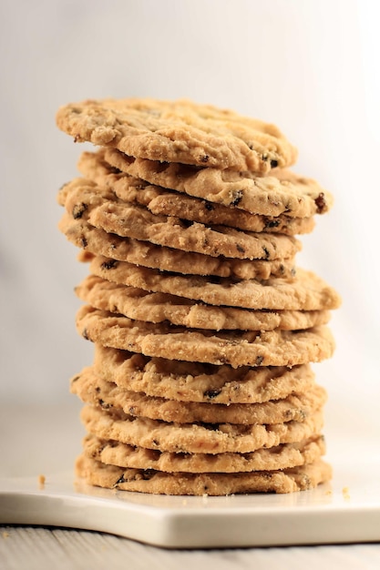 Cookies caseiros empilhados de tâmaras finas