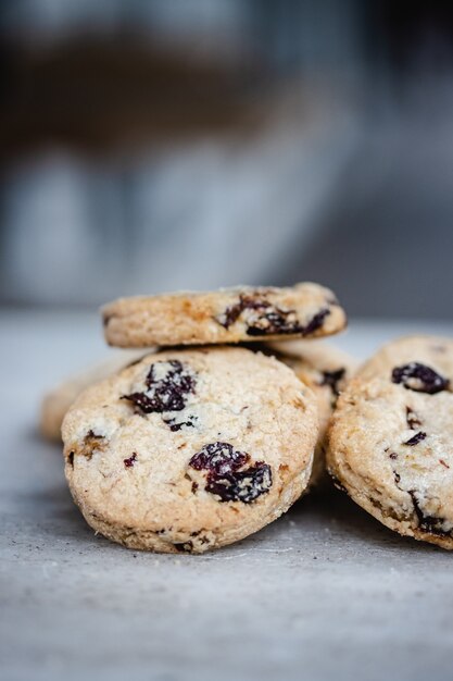 Cookies de aveia e passas.