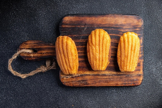 Cookies de biscoito Madeleine doce refeição de sobremesa francesa lanche na mesa cópia espaço comida