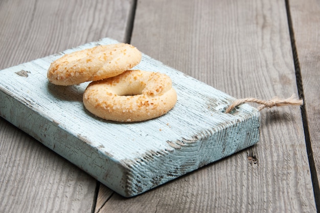 Cookies sobre fondo de madera vieja