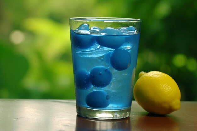 Cooler de cítricos índigo cóctel azul vibrante y saludable