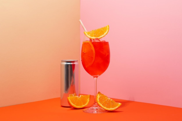 Copa de Aperol Spritz delicioso cóctel de verano