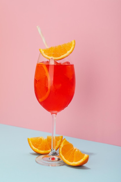 Copa de Aperol Spritz delicioso cóctel de verano