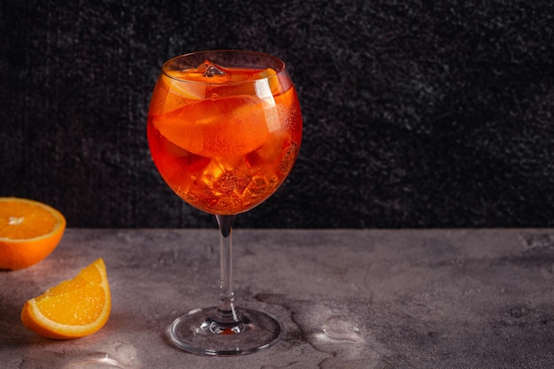 Copa de cóctel Aperol spritz helado