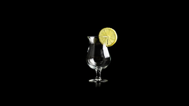 Copa de cóctel vacía con cáscara de limón en el borde. Sobre fondo negro.