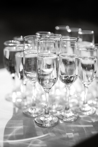 Foto copas de boda para vino y champán de cristal