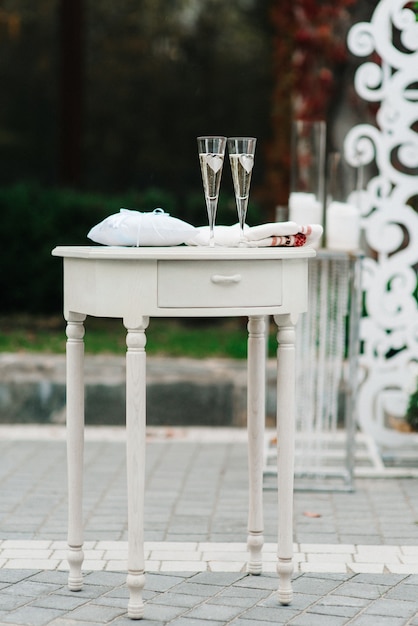 Copas de boda para vino y champán de cristal.