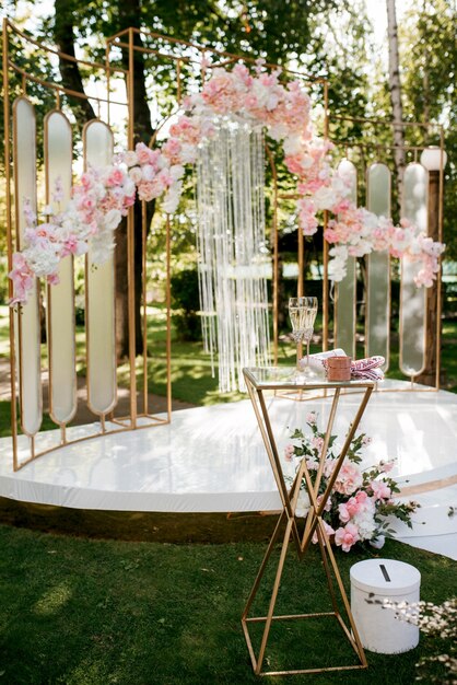 Copas de boda para vino y champán de cristal.