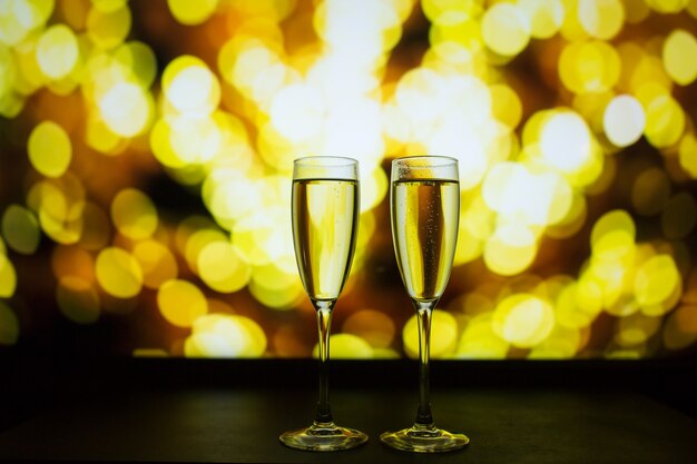 Copas de champagne con bokeh