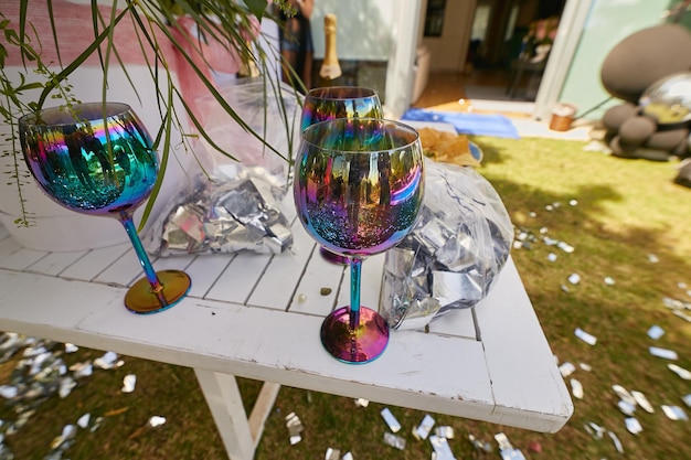 copas de champán holográficas. copas de champán camaleón en la fiesta