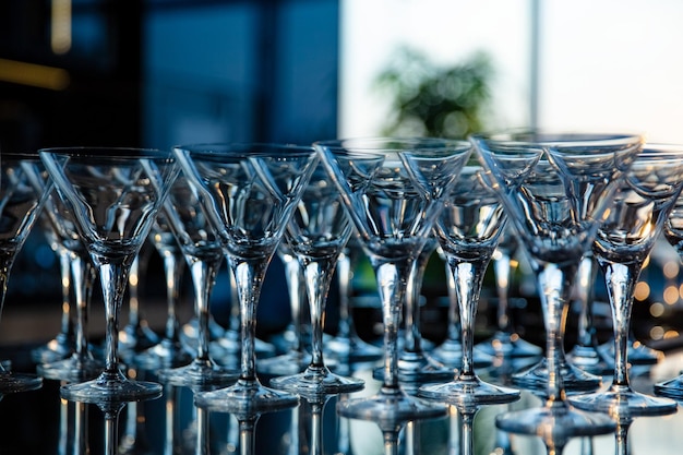 Copas en la mesa del buffet