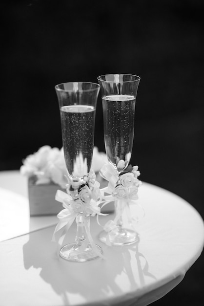 Copas de vino y champán de cristal.
