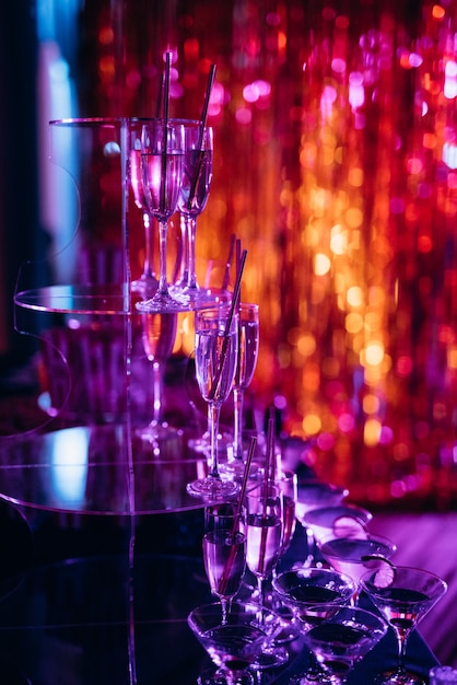 Copas de vino y champán de cristal.